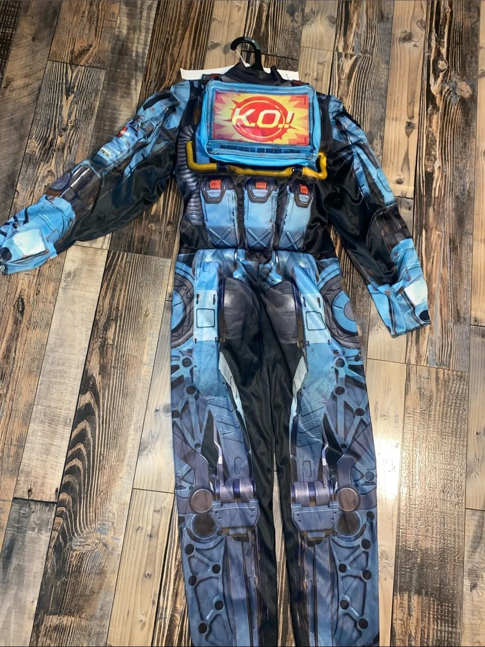 Deluxe muscle  Pathfinder Apex Legends Costume size medium
